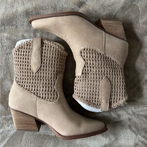 Brand new women’s cowboy booties